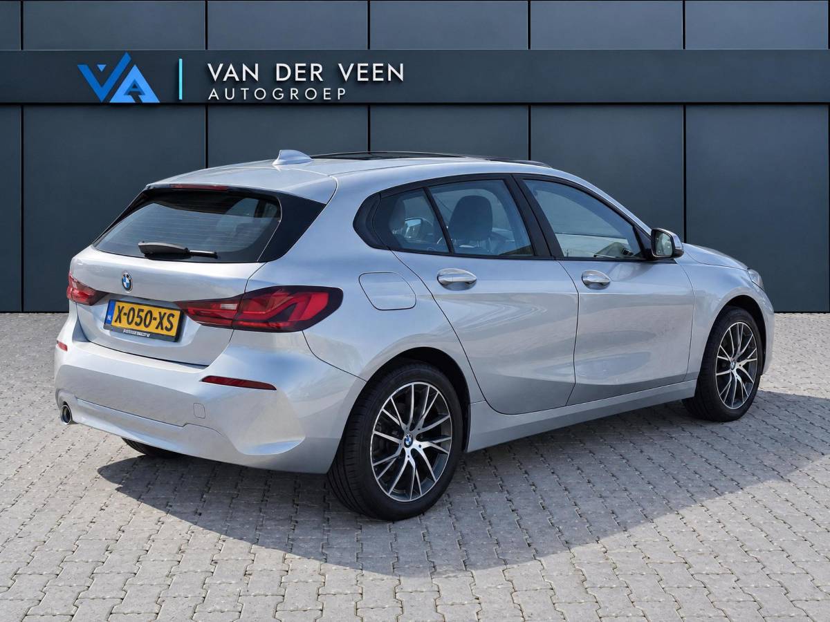 BMW 1 Serie BMW 1-serie 116i High Executive | Incl. 12 maanden garantie | Stoelverwarming | Apple Carplay & Android Auto | WIFI | Climate Control | Hill Hold | Elektrisch verstelbare stoelen |