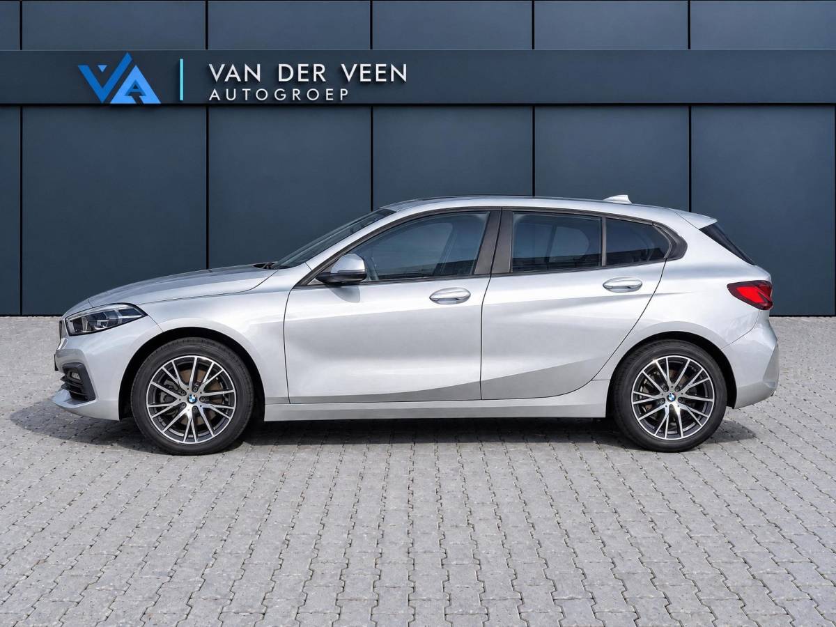 BMW 1 Serie BMW 1-serie 116i High Executive | Incl. 12 maanden garantie | Stoelverwarming | Apple Carplay & Android Auto | WIFI | Climate Control | Hill Hold | Elektrisch verstelbare stoelen |
