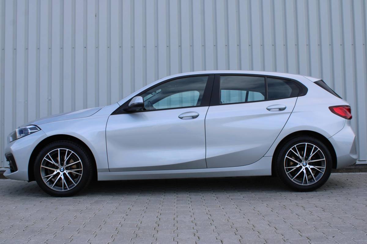 BMW 1 Serie BMW 1-serie 116i High Executive | Incl. 12 maanden garantie | Stoelverwarming | Apple Carplay & Android Auto | WIFI | Climate Control | Hill Hold | Elektrisch verstelbare stoelen |