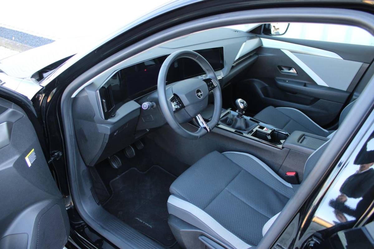 Opel Astra Opel Astra 1.2 Level 2 | Incl. 12 maanden garantie | Cruise control | Climate control | Apple carplay/Android auto | DAB radio | Lane assist | Parkeersensoren |