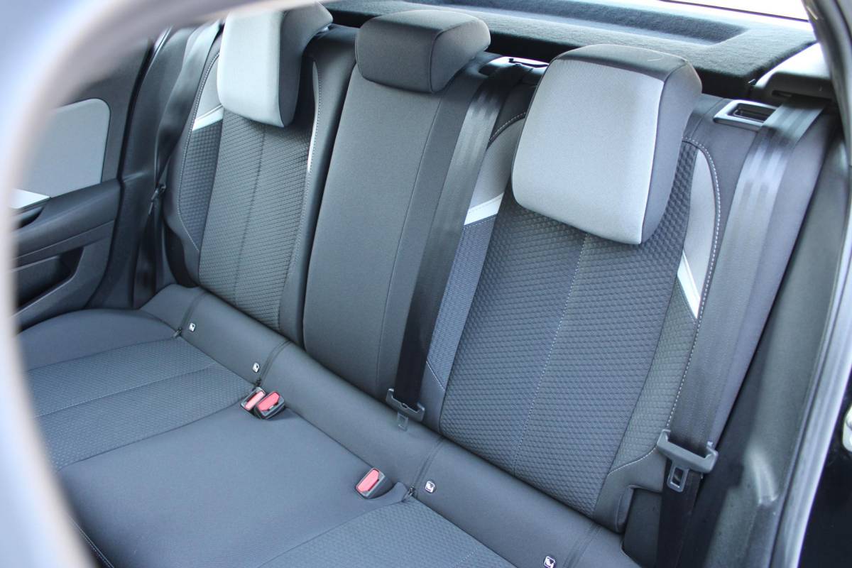 Opel Astra Opel Astra 1.2 Level 2 | Incl. 12 maanden garantie | Cruise control | Climate control | Apple carplay/Android auto | DAB radio | Lane assist | Parkeersensoren |