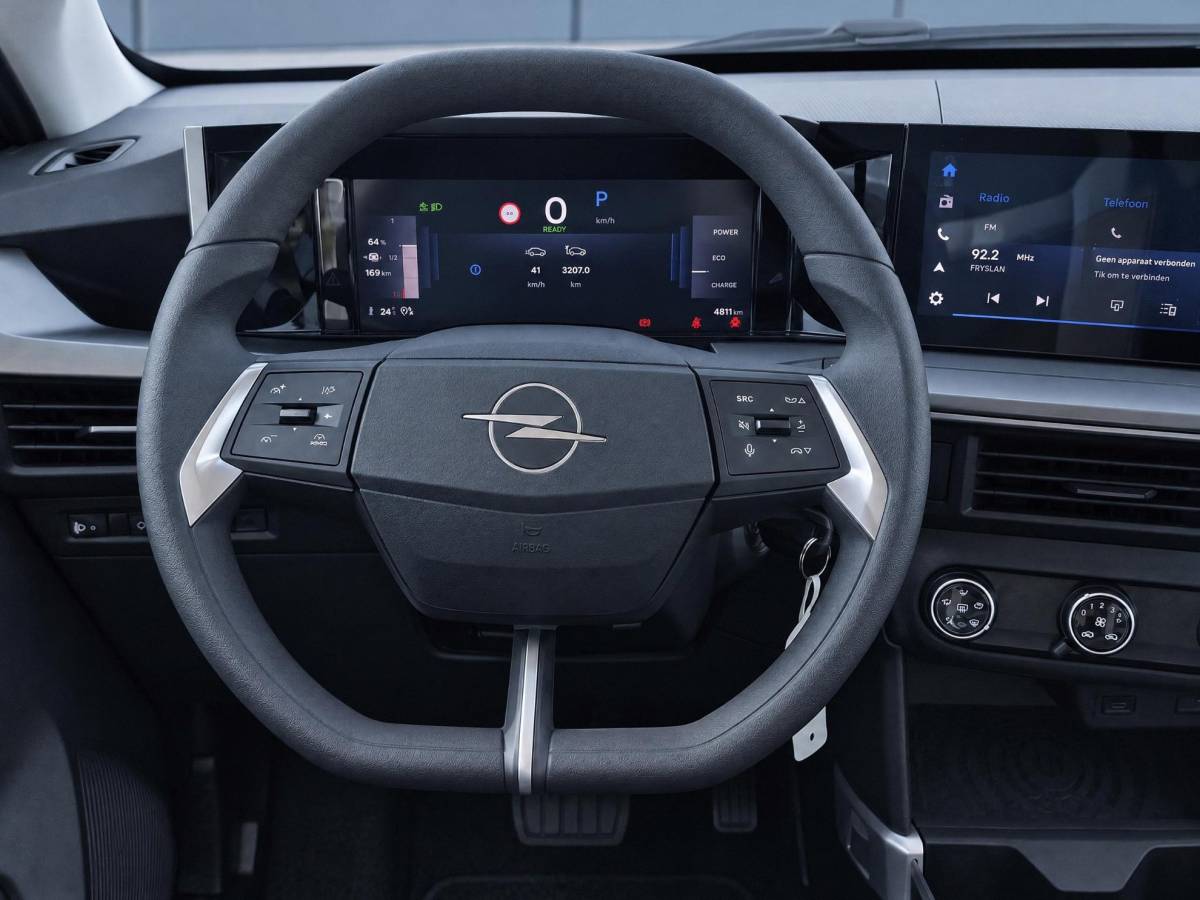 Opel Frontera Opel Frontera Electric Edition 44 kWh| Incl. 12 maanden garantie | Cruise control | Apple carplay/Android auto | DAB radio | Navigatie | Parkeercamera | Airco |
