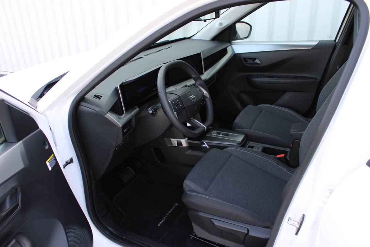 Opel Frontera Opel Frontera Electric Edition 44 kWh| Incl. 12 maanden garantie | Cruise control | Apple carplay/Android auto | DAB radio | Navigatie | Parkeercamera | Airco |