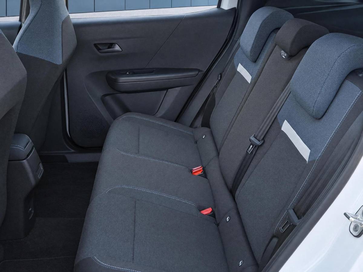 Opel Frontera Opel Frontera Electric Edition 44 kWh| Incl. 12 maanden garantie | Cruise control | Apple carplay/Android auto | DAB radio | Navigatie | Parkeercamera | Airco |