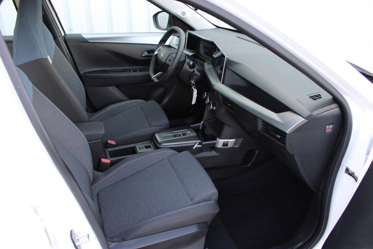 Opel Frontera Opel Frontera Electric Edition 44 kWh| Incl. 12 maanden garantie | Cruise control | Apple carplay/Android auto | DAB radio | Navigatie | Parkeercamera | Airco |