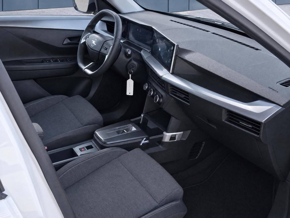 Opel Frontera Opel Frontera Electric Edition 44 kWh| Incl. 12 maanden garantie | Cruise control | Apple carplay/Android auto | DAB radio | Navigatie | Parkeercamera | Airco |