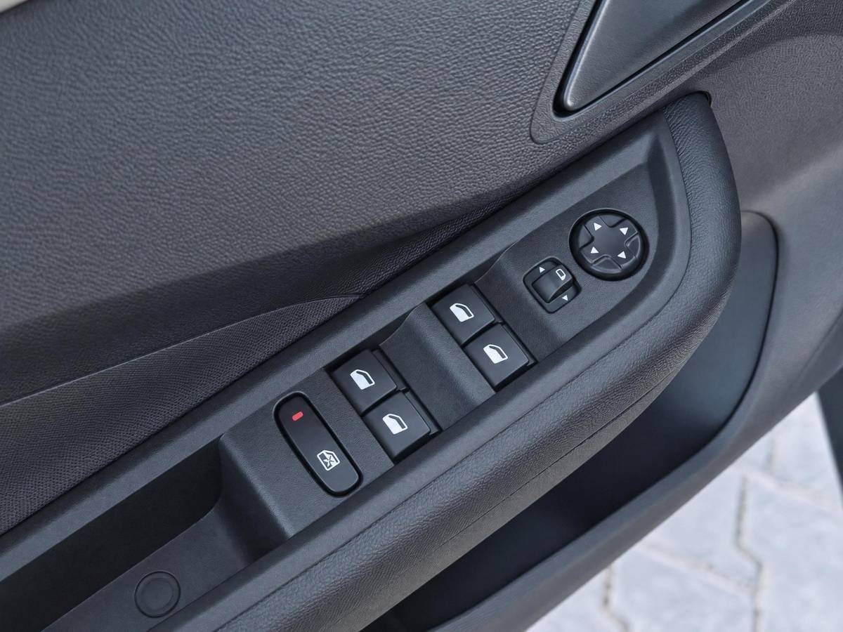Opel Frontera Opel Frontera Electric Edition 44 kWh| Incl. 12 maanden garantie | Cruise control | Apple carplay/Android auto | DAB radio | Navigatie | Parkeercamera | Airco |