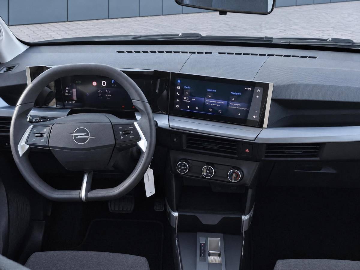 Opel Frontera Opel Frontera Electric Edition 44 kWh| Incl. 12 maanden garantie | Cruise control | Apple carplay/Android auto | DAB radio | Navigatie | Parkeercamera | Airco |