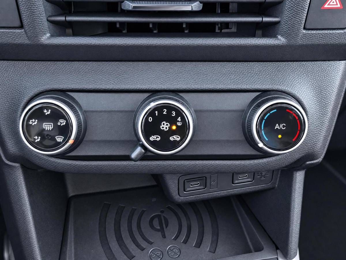 Opel Frontera Opel Frontera Electric Edition 44 kWh| Incl. 12 maanden garantie | Cruise control | Apple carplay/Android auto | DAB radio | Navigatie | Parkeercamera | Airco |