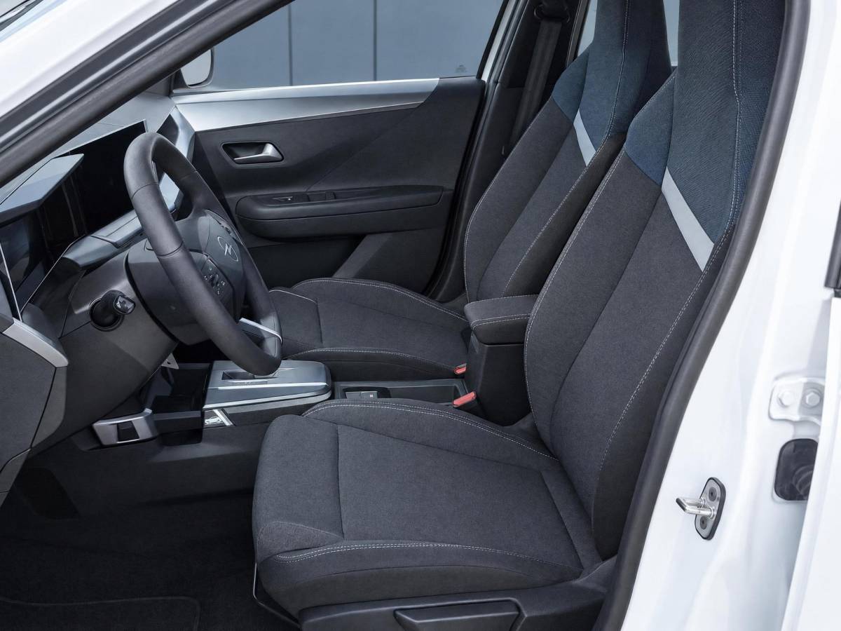 Opel Frontera Opel Frontera Electric Edition 44 kWh| Incl. 12 maanden garantie | Cruise control | Apple carplay/Android auto | DAB radio | Navigatie | Parkeercamera | Airco |