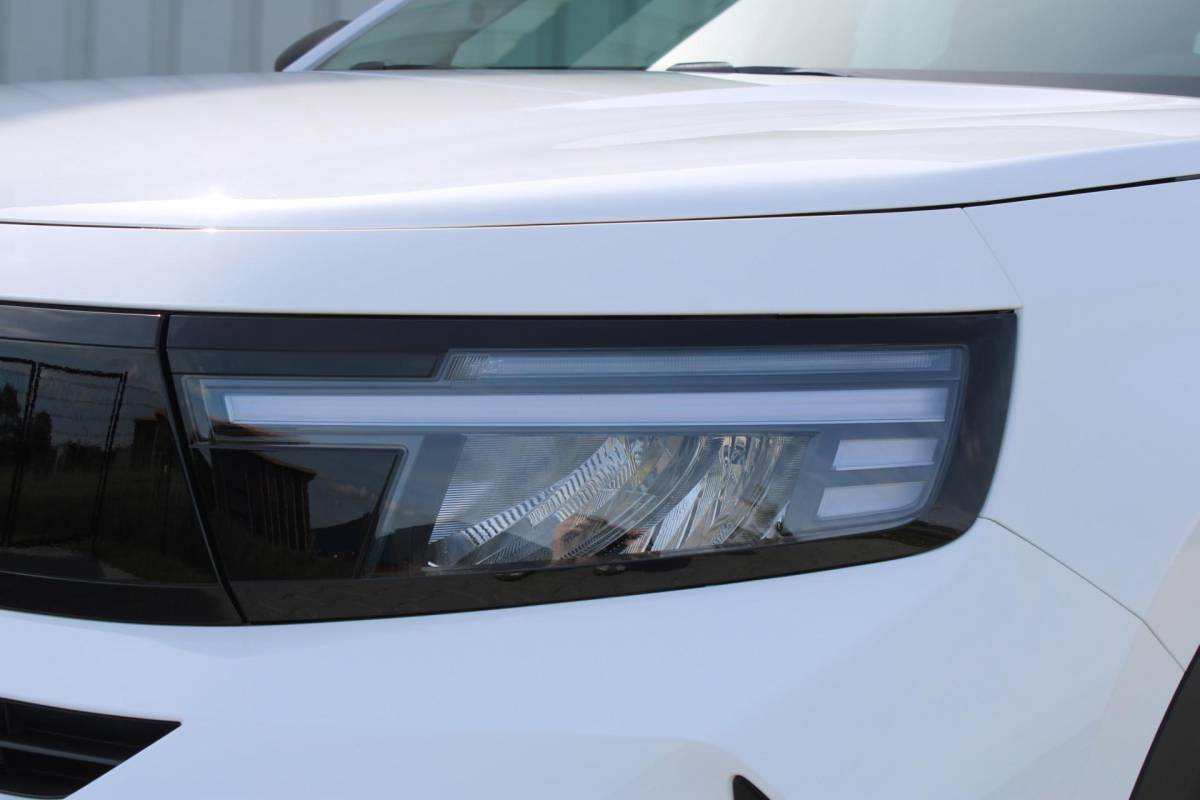 Opel Frontera Opel Frontera Electric Edition 44 kWh| Incl. 12 maanden garantie | Cruise control | Apple carplay/Android auto | DAB radio | Navigatie | Parkeercamera | Airco |