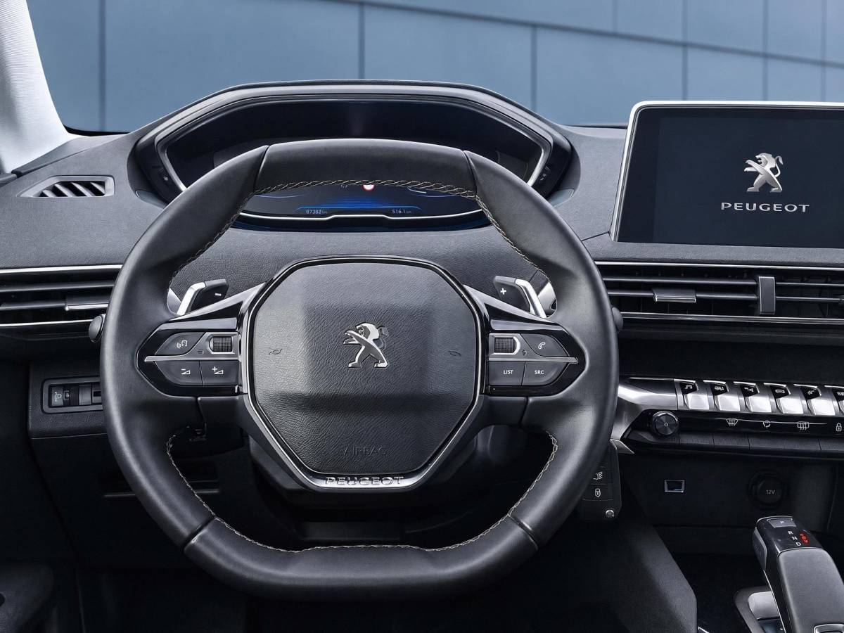 Peugeot 3008 Peugeot 3008 1.2 PureTech Active Avantage | Incl. 12 maanden garantie | Nieuwe distributieriem + beurt | Apple carplay/Android auto | Trekhaak afneembaar | Cruise control | Parkeercamera | Navigatie | Climate control | DAB radio | 100% onderhouden |