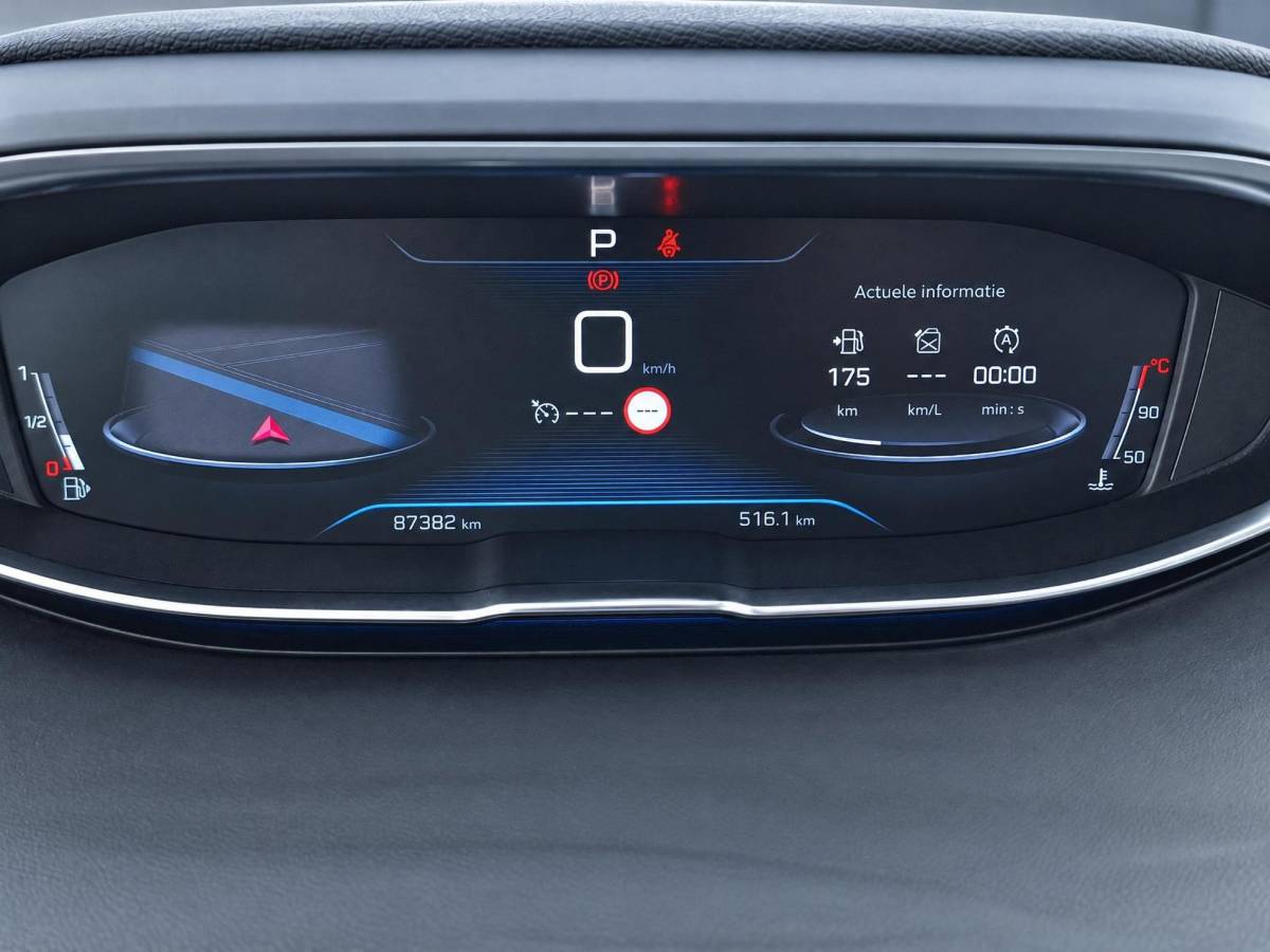 Peugeot 3008 Peugeot 3008 1.2 PureTech Active Avantage | Incl. 12 maanden garantie | Nieuwe distributieriem + beurt | Apple carplay/Android auto | Trekhaak afneembaar | Cruise control | Parkeercamera | Navigatie | Climate control | DAB radio | 100% onderhouden |