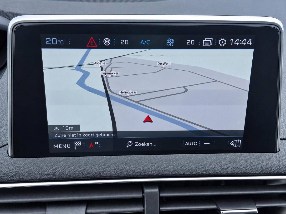 Peugeot 3008 Peugeot 3008 1.2 PureTech Active Avantage | Incl. 12 maanden garantie | Nieuwe distributieriem + beurt | Apple carplay/Android auto | Trekhaak afneembaar | Cruise control | Parkeercamera | Navigatie | Climate control | DAB radio | 100% onderhouden |