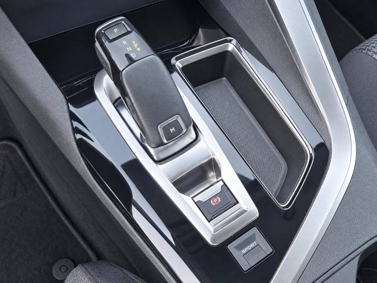 Peugeot 3008 Peugeot 3008 1.2 PureTech Active Avantage | Incl. 12 maanden garantie | Nieuwe distributieriem + beurt | Apple carplay/Android auto | Trekhaak afneembaar | Cruise control | Parkeercamera | Navigatie | Climate control | DAB radio | 100% onderhouden |