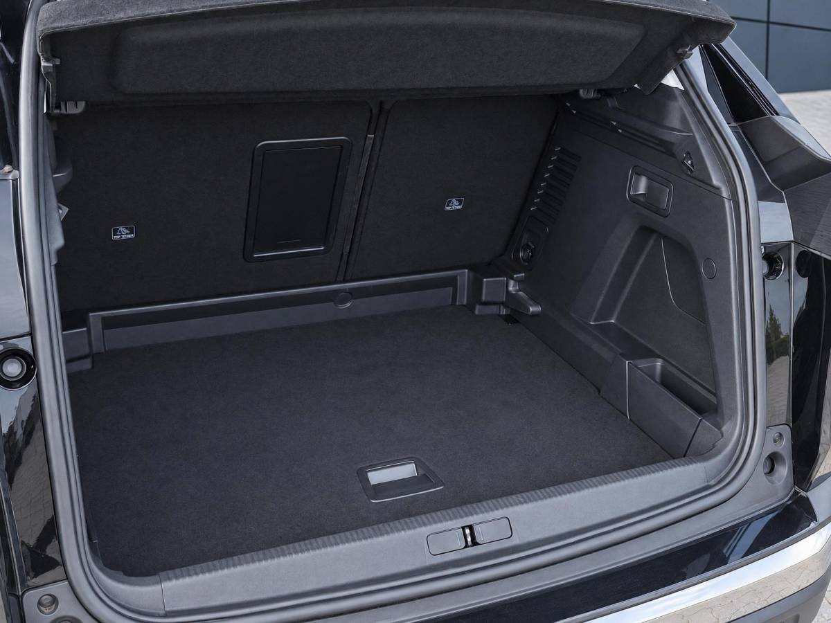 Peugeot 3008 Peugeot 3008 1.2 PureTech Active Avantage | Incl. 12 maanden garantie | Nieuwe distributieriem + beurt | Apple carplay/Android auto | Trekhaak afneembaar | Cruise control | Parkeercamera | Navigatie | Climate control | DAB radio | 100% onderhouden |