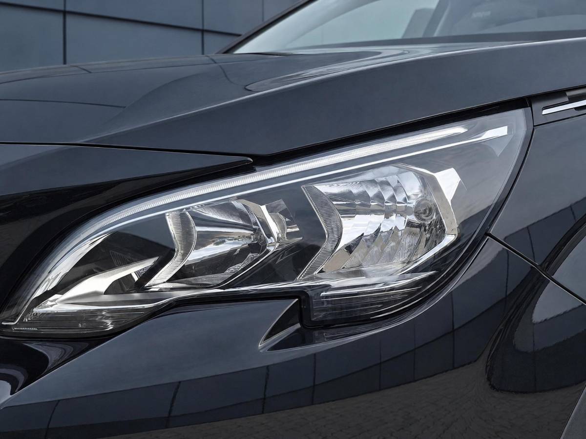 Peugeot 3008 Peugeot 3008 1.2 PureTech Active Avantage | Incl. 12 maanden garantie | Nieuwe distributieriem + beurt | Apple carplay/Android auto | Trekhaak afneembaar | Cruise control | Parkeercamera | Navigatie | Climate control | DAB radio | 100% onderhouden |