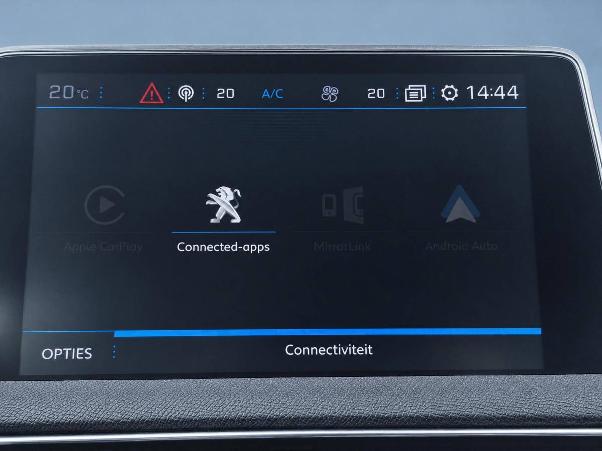 Peugeot 3008 Peugeot 3008 1.2 PureTech Active Avantage | Incl. 12 maanden garantie | Nieuwe distributieriem + beurt | Apple carplay/Android auto | Trekhaak afneembaar | Cruise control | Parkeercamera | Navigatie | Climate control | DAB radio | 100% onderhouden |