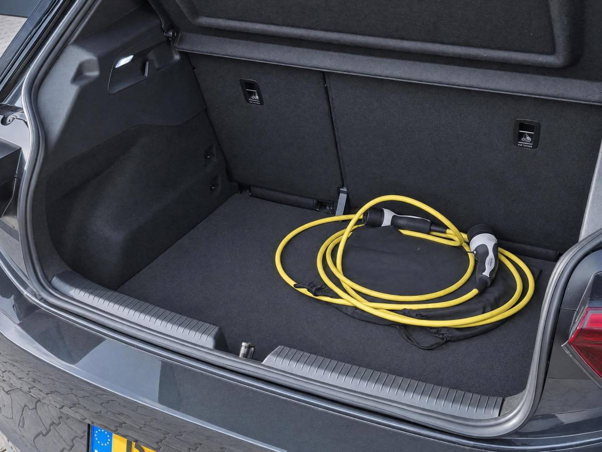 Volkswagen ID.3 Volkswagen ID.3 Pro 58 kWh | Incl. 12 maanden garantie | SOH 91% | Apple carplay/Android auto | Stoel/stuurverwarming | Standkachel | Navigatie | DAB radio | Adaptieve cruise control |