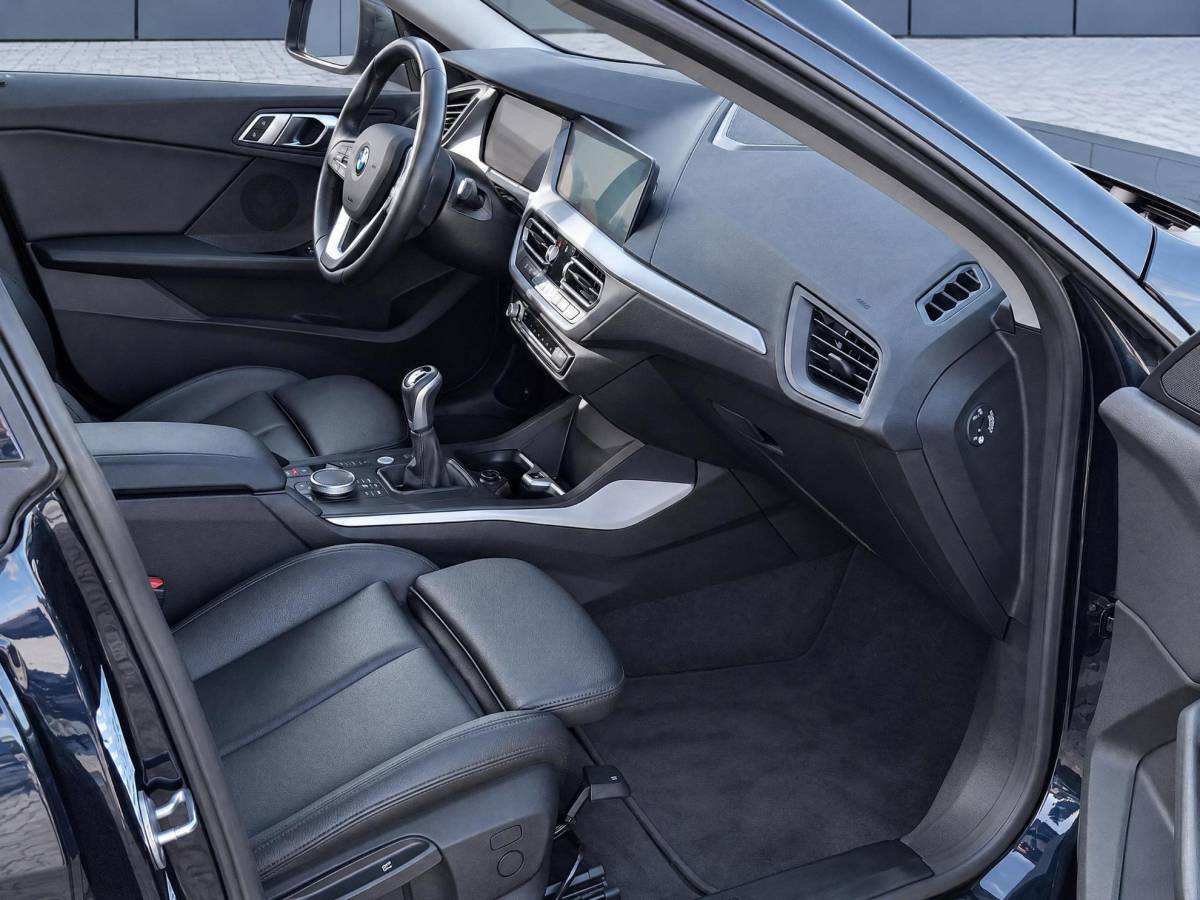 BMW 2 Serie BMW 2-serie Gran Coupé 218i Business Edition | Incl. 12 maanden garantie | Cruise control | Climate control | Parkeersensoren | Apple carplay/Android auto | Navigatie | DAB radio | Vol leder sportstoelen |