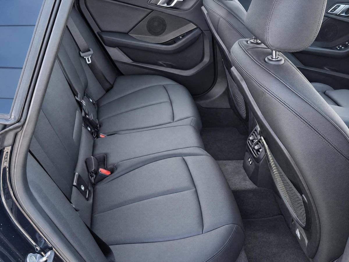 BMW 2 Serie BMW 2-serie Gran Coupé 218i Business Edition | Incl. 12 maanden garantie | Cruise control | Climate control | Parkeersensoren | Apple carplay/Android auto | Navigatie | DAB radio | Vol leder sportstoelen |