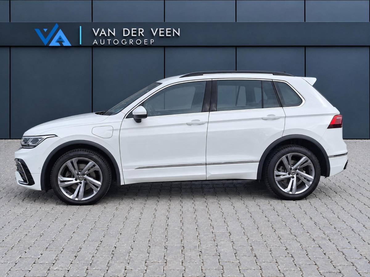 Volkswagen Tiguan Volkswagen Tiguan 1.4 TSI eHybrid R-Line Business+ | Incl. 12 maanden garantie | SOH 92% | Stoel/stuurverwarming | Parkeercamera | Wegklapbare trekhaak | DAB radio | Apple carplay/Android auto | 100% dealer onderhouden |