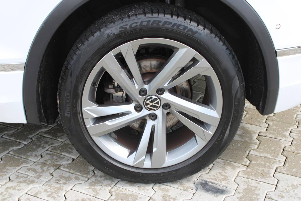 Volkswagen Tiguan Volkswagen Tiguan 1.4 TSI eHybrid R-Line Business+ | Incl. 12 maanden garantie | SOH 92% | Stoel/stuurverwarming | Parkeercamera | Wegklapbare trekhaak | DAB radio | Apple carplay/Android auto | 100% dealer onderhouden |