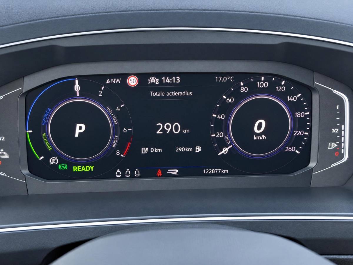 Volkswagen Tiguan Volkswagen Tiguan 1.4 TSI eHybrid R-Line Business+ | Incl. 12 maanden garantie | SOH 92% | Stoel/stuurverwarming | Parkeercamera | Wegklapbare trekhaak | DAB radio | Apple carplay/Android auto | 100% dealer onderhouden |