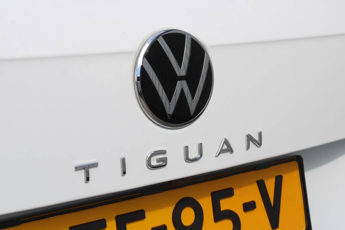 Volkswagen Tiguan Volkswagen Tiguan 1.4 TSI eHybrid R-Line Business+ | Incl. 12 maanden garantie | SOH 92% | Stoel/stuurverwarming | Parkeercamera | Wegklapbare trekhaak | DAB radio | Apple carplay/Android auto | 100% dealer onderhouden |