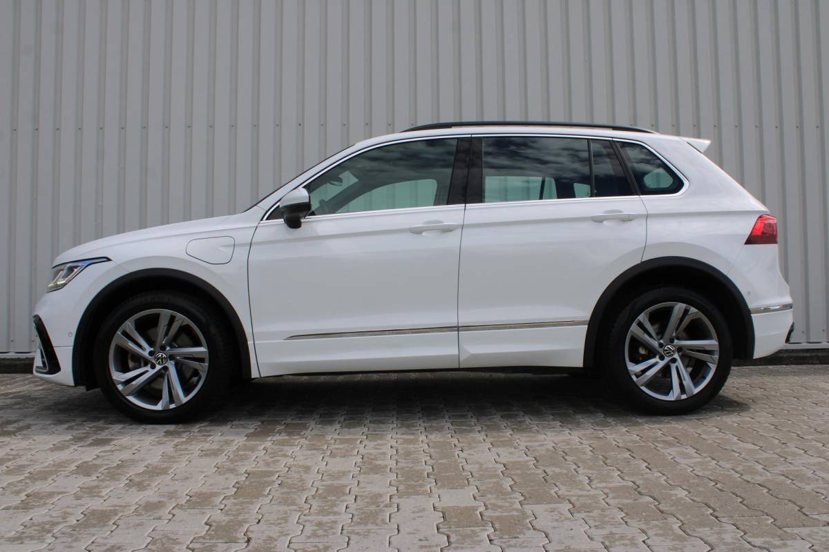 Volkswagen Tiguan Volkswagen Tiguan 1.4 TSI eHybrid R-Line Business+ | Incl. 12 maanden garantie | SOH 92% | Stoel/stuurverwarming | Parkeercamera | Wegklapbare trekhaak | DAB radio | Apple carplay/Android auto | 100% dealer onderhouden |