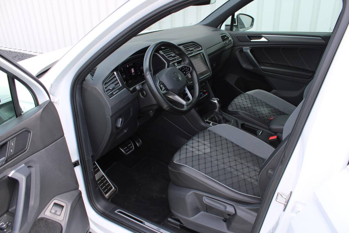 Volkswagen Tiguan Volkswagen Tiguan 1.4 TSI eHybrid R-Line Business+ | Incl. 12 maanden garantie | SOH 92% | Stoel/stuurverwarming | Parkeercamera | Wegklapbare trekhaak | DAB radio | Apple carplay/Android auto | 100% dealer onderhouden |