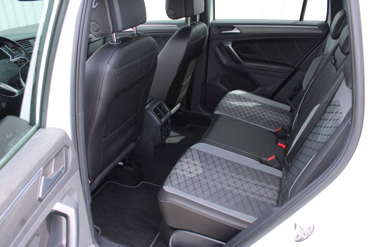 Volkswagen Tiguan Volkswagen Tiguan 1.4 TSI eHybrid R-Line Business+ | Incl. 12 maanden garantie | SOH 92% | Stoel/stuurverwarming | Parkeercamera | Wegklapbare trekhaak | DAB radio | Apple carplay/Android auto | 100% dealer onderhouden |