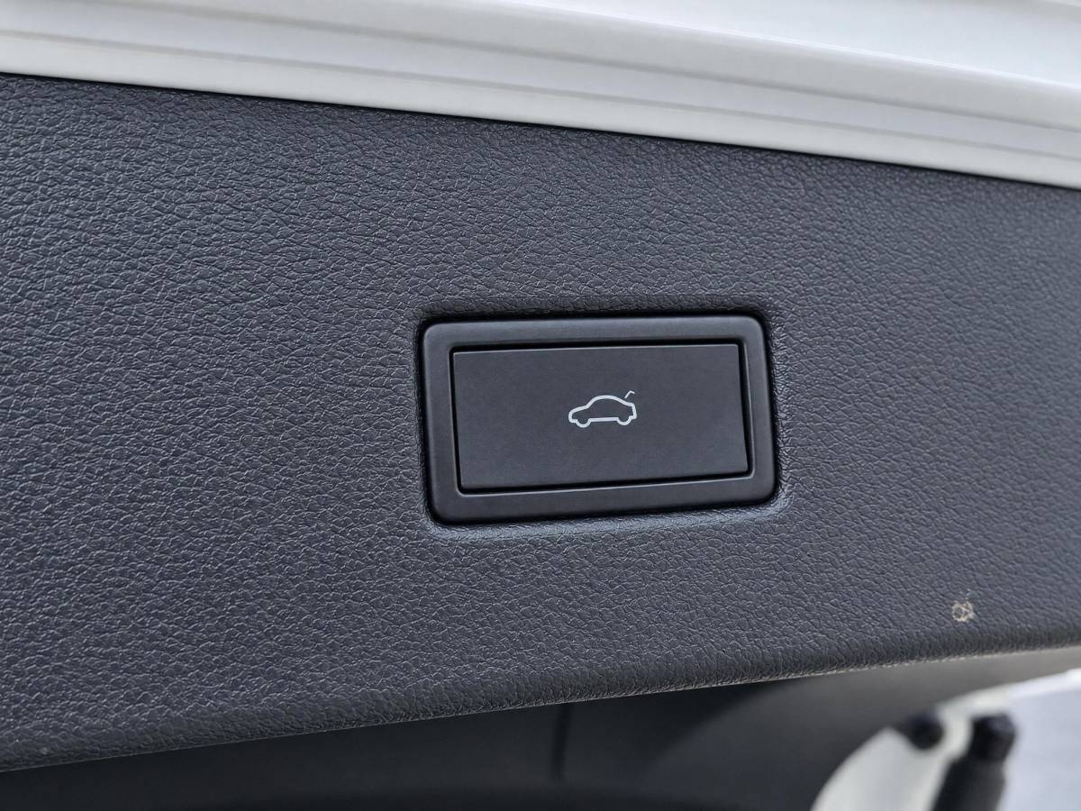 Volkswagen Tiguan Volkswagen Tiguan 1.4 TSI eHybrid R-Line Business+ | Incl. 12 maanden garantie | SOH 92% | Stoel/stuurverwarming | Parkeercamera | Wegklapbare trekhaak | DAB radio | Apple carplay/Android auto | 100% dealer onderhouden |