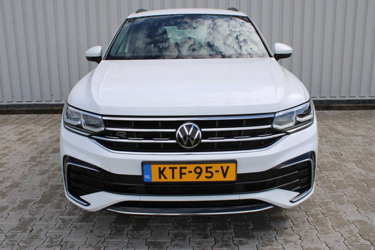 Volkswagen Tiguan Volkswagen Tiguan 1.4 TSI eHybrid R-Line Business+ | Incl. 12 maanden garantie | SOH 92% | Stoel/stuurverwarming | Parkeercamera | Wegklapbare trekhaak | DAB radio | Apple carplay/Android auto | 100% dealer onderhouden |