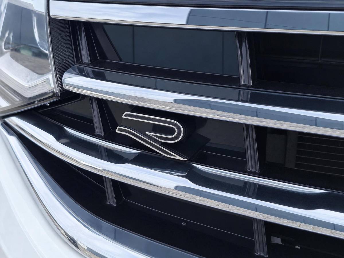 Volkswagen Tiguan Volkswagen Tiguan 1.4 TSI eHybrid R-Line Business+ | Incl. 12 maanden garantie | SOH 92% | Stoel/stuurverwarming | Parkeercamera | Wegklapbare trekhaak | DAB radio | Apple carplay/Android auto | 100% dealer onderhouden |