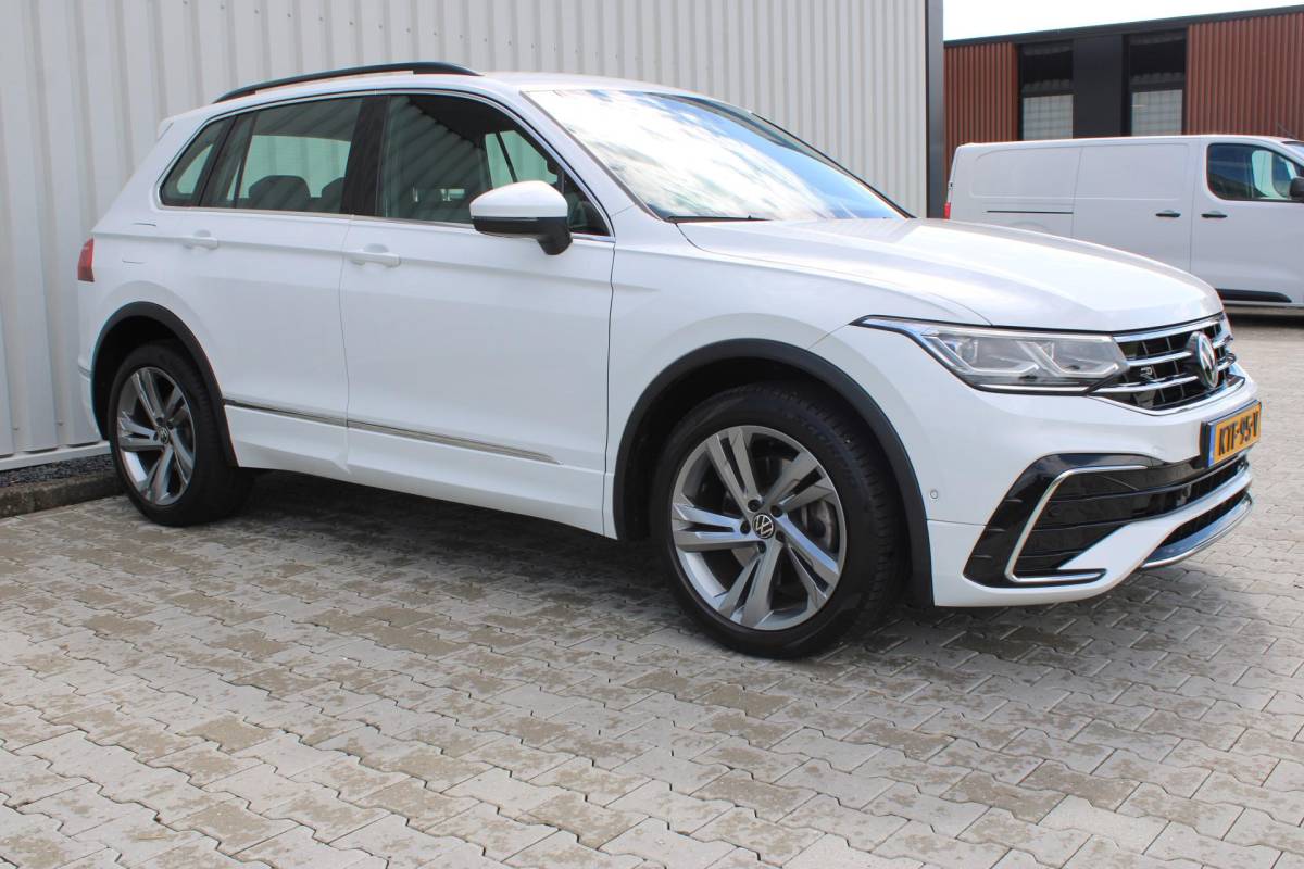 Volkswagen Tiguan Volkswagen Tiguan 1.4 TSI eHybrid R-Line Business+ | Incl. 12 maanden garantie | SOH 92% | Stoel/stuurverwarming | Parkeercamera | Wegklapbare trekhaak | DAB radio | Apple carplay/Android auto | 100% dealer onderhouden |