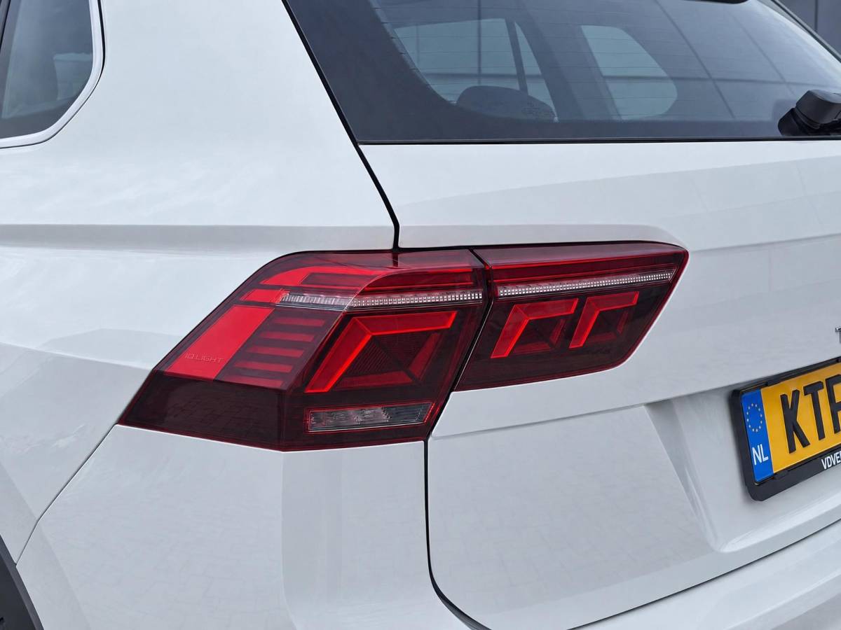 Volkswagen Tiguan Volkswagen Tiguan 1.4 TSI eHybrid R-Line Business+ | Incl. 12 maanden garantie | SOH 92% | Stoel/stuurverwarming | Parkeercamera | Wegklapbare trekhaak | DAB radio | Apple carplay/Android auto | 100% dealer onderhouden |