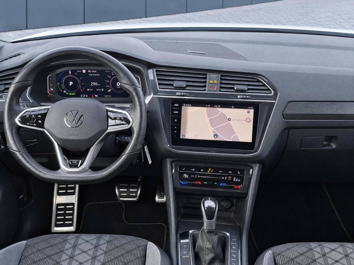 Volkswagen Tiguan Volkswagen Tiguan 1.4 TSI eHybrid R-Line Business+ | Incl. 12 maanden garantie | SOH 92% | Stoel/stuurverwarming | Parkeercamera | Wegklapbare trekhaak | DAB radio | Apple carplay/Android auto | 100% dealer onderhouden |