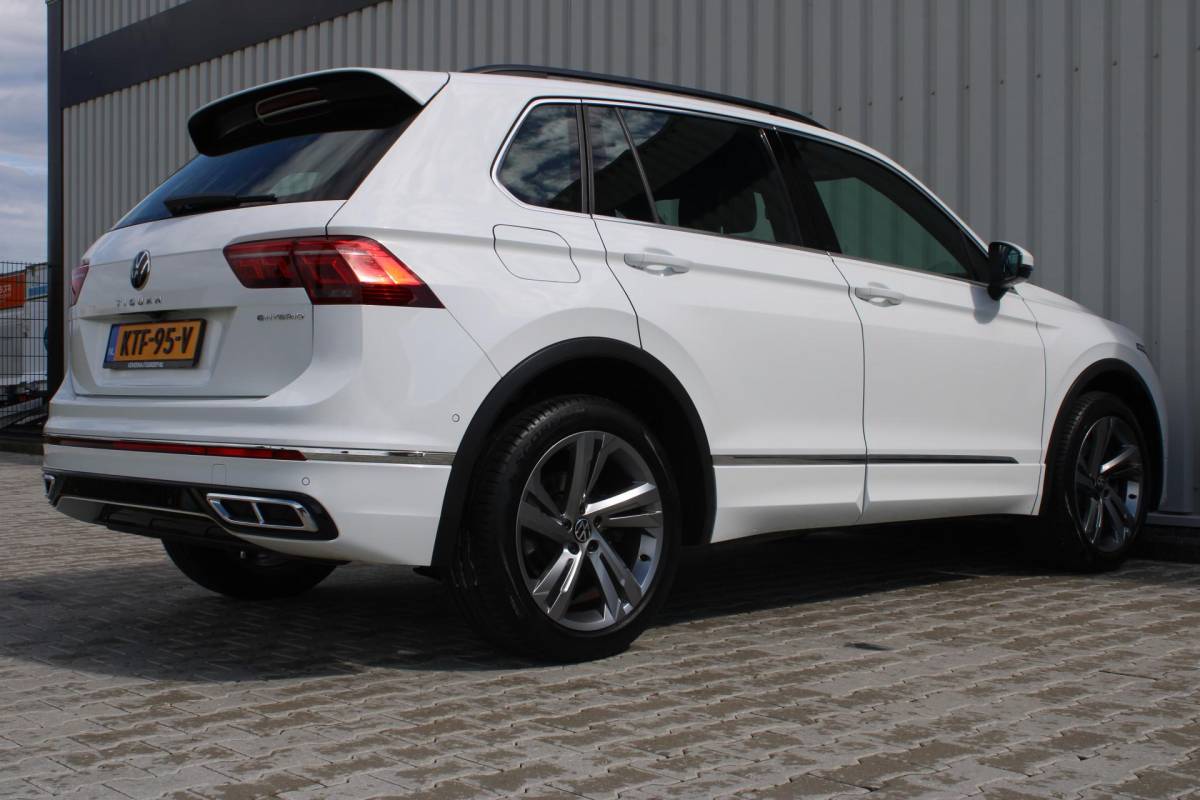 Volkswagen Tiguan Volkswagen Tiguan 1.4 TSI eHybrid R-Line Business+ | Incl. 12 maanden garantie | SOH 92% | Stoel/stuurverwarming | Parkeercamera | Wegklapbare trekhaak | DAB radio | Apple carplay/Android auto | 100% dealer onderhouden |