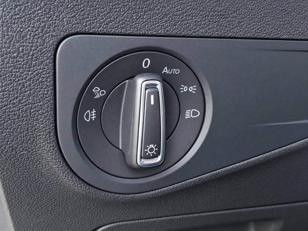 Volkswagen Tiguan Volkswagen Tiguan 1.4 TSI eHybrid R-Line Business+ | Incl. 12 maanden garantie | SOH 92% | Stoel/stuurverwarming | Parkeercamera | Wegklapbare trekhaak | DAB radio | Apple carplay/Android auto | 100% dealer onderhouden |