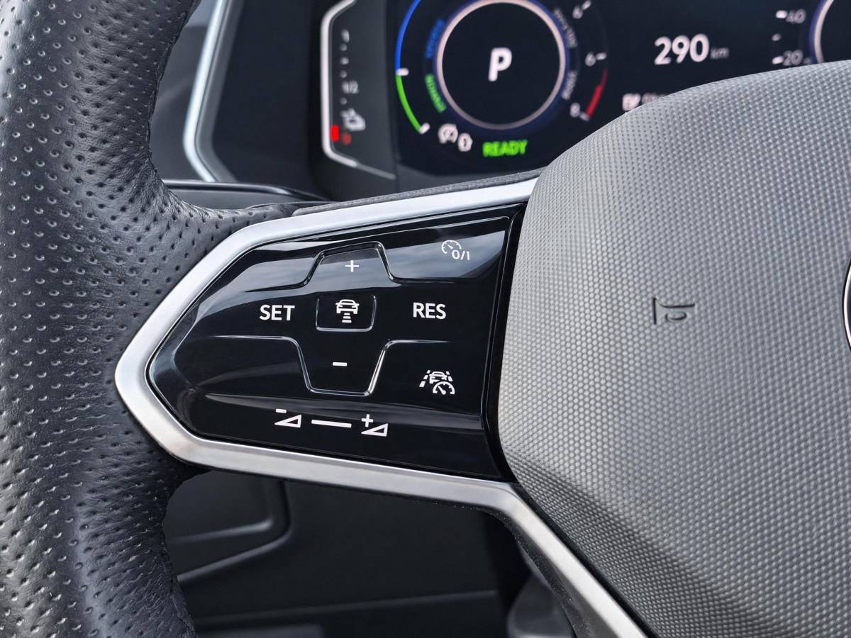 Volkswagen Tiguan Volkswagen Tiguan 1.4 TSI eHybrid R-Line Business+ | Incl. 12 maanden garantie | SOH 92% | Stoel/stuurverwarming | Parkeercamera | Wegklapbare trekhaak | DAB radio | Apple carplay/Android auto | 100% dealer onderhouden |