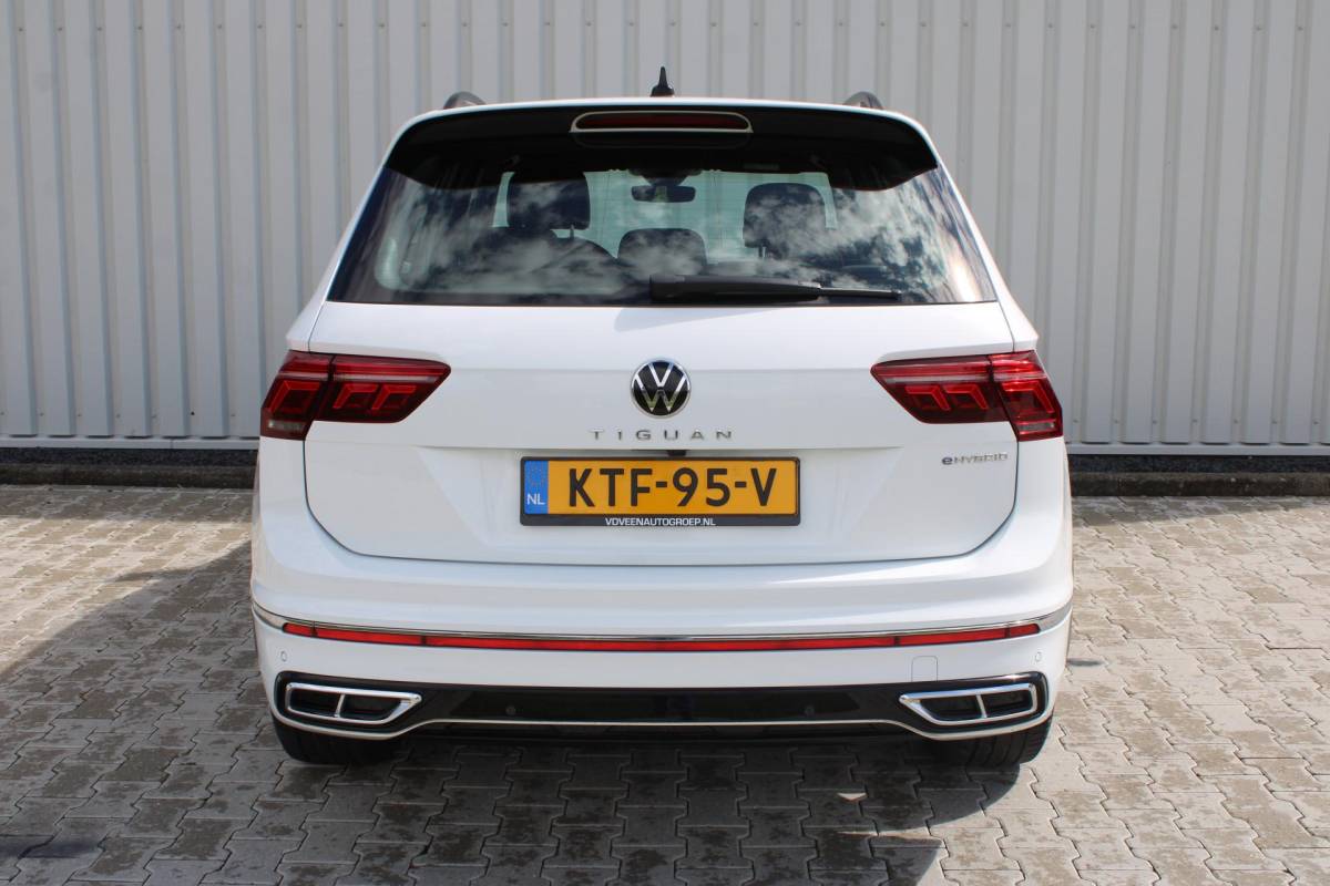 Volkswagen Tiguan Volkswagen Tiguan 1.4 TSI eHybrid R-Line Business+ | Incl. 12 maanden garantie | SOH 92% | Stoel/stuurverwarming | Parkeercamera | Wegklapbare trekhaak | DAB radio | Apple carplay/Android auto | 100% dealer onderhouden |