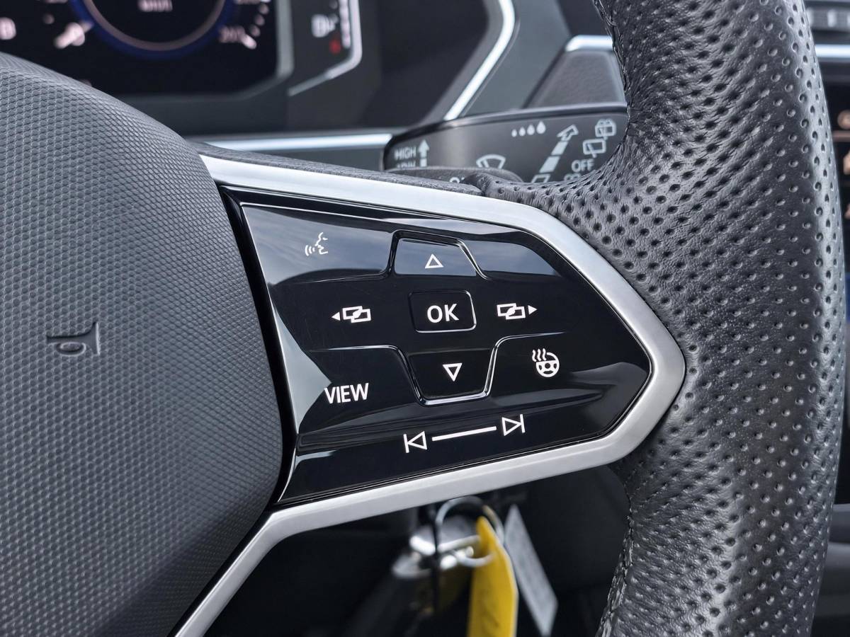 Volkswagen Tiguan Volkswagen Tiguan 1.4 TSI eHybrid R-Line Business+ | Incl. 12 maanden garantie | SOH 92% | Stoel/stuurverwarming | Parkeercamera | Wegklapbare trekhaak | DAB radio | Apple carplay/Android auto | 100% dealer onderhouden |