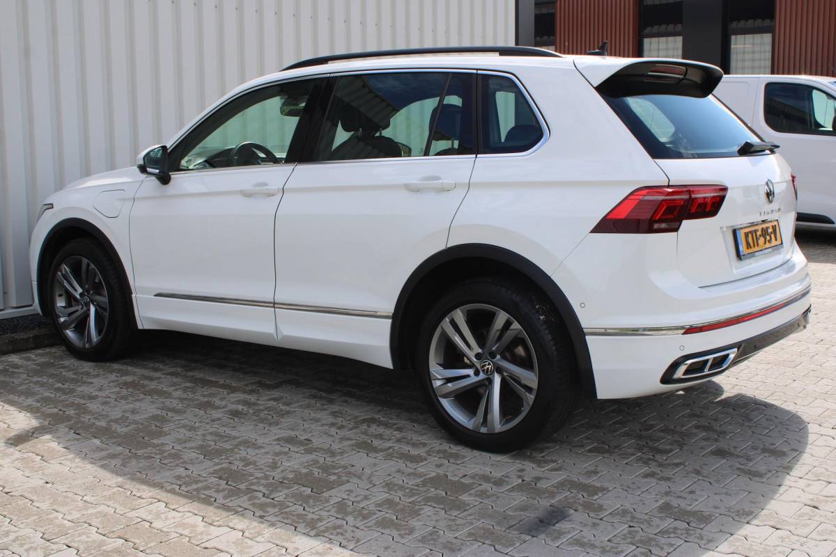 Volkswagen Tiguan Volkswagen Tiguan 1.4 TSI eHybrid R-Line Business+ | Incl. 12 maanden garantie | SOH 92% | Stoel/stuurverwarming | Parkeercamera | Wegklapbare trekhaak | DAB radio | Apple carplay/Android auto | 100% dealer onderhouden |