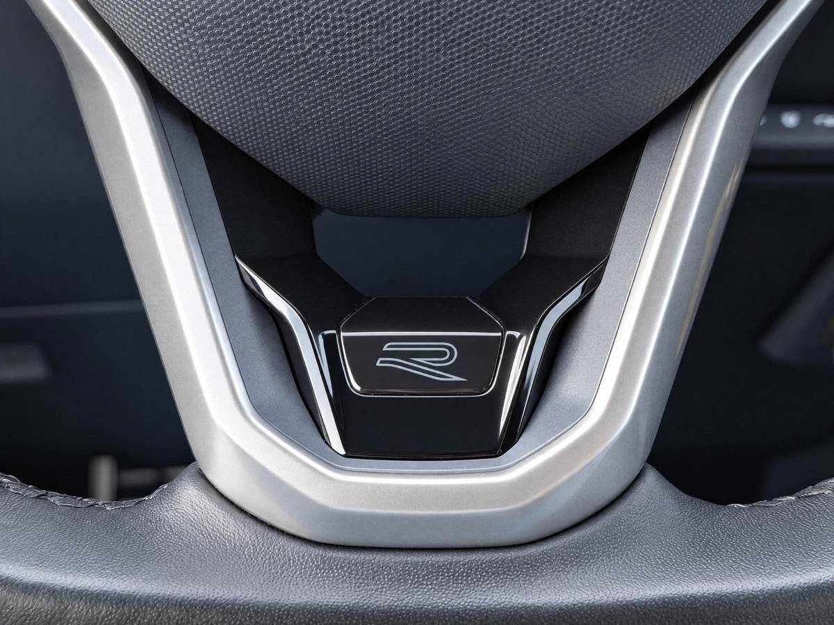 Volkswagen Tiguan Volkswagen Tiguan 1.4 TSI eHybrid R-Line Business+ | Incl. 12 maanden garantie | SOH 92% | Stoel/stuurverwarming | Parkeercamera | Wegklapbare trekhaak | DAB radio | Apple carplay/Android auto | 100% dealer onderhouden |