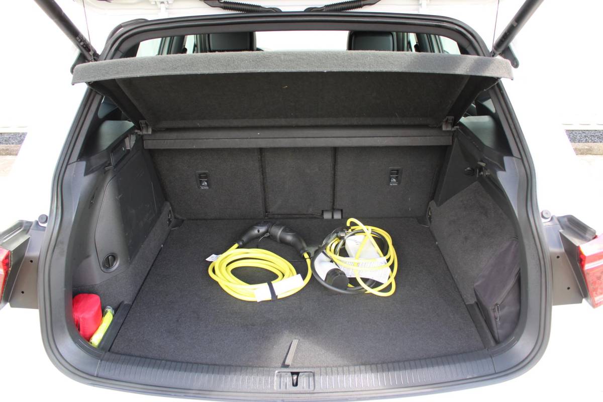 Volkswagen Tiguan Volkswagen Tiguan 1.4 TSI eHybrid R-Line Business+ | Incl. 12 maanden garantie | SOH 92% | Stoel/stuurverwarming | Parkeercamera | Wegklapbare trekhaak | DAB radio | Apple carplay/Android auto | 100% dealer onderhouden |
