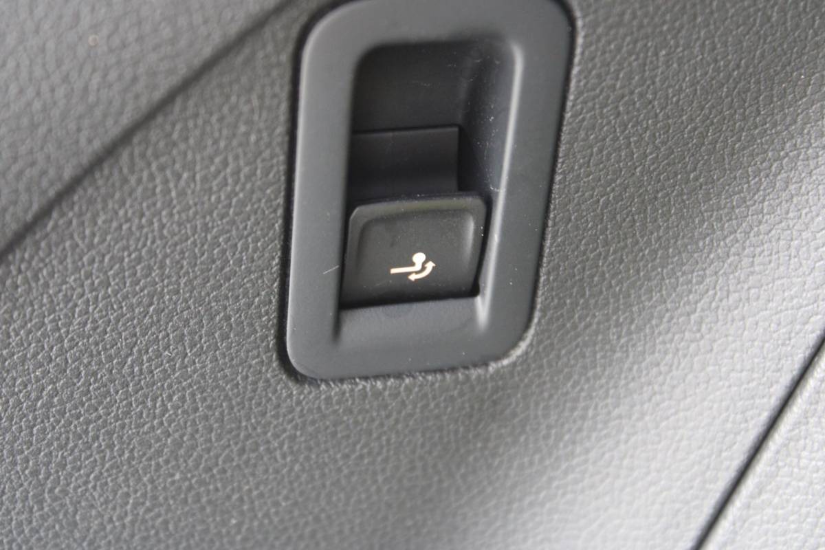 Volkswagen Tiguan Volkswagen Tiguan 1.4 TSI eHybrid R-Line Business+ | Incl. 12 maanden garantie | SOH 92% | Stoel/stuurverwarming | Parkeercamera | Wegklapbare trekhaak | DAB radio | Apple carplay/Android auto | 100% dealer onderhouden |