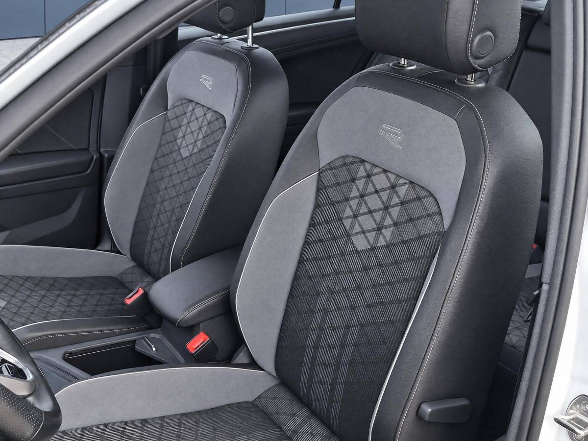 Volkswagen Tiguan Volkswagen Tiguan 1.4 TSI eHybrid R-Line Business+ | Incl. 12 maanden garantie | SOH 92% | Stoel/stuurverwarming | Parkeercamera | Wegklapbare trekhaak | DAB radio | Apple carplay/Android auto | 100% dealer onderhouden |
