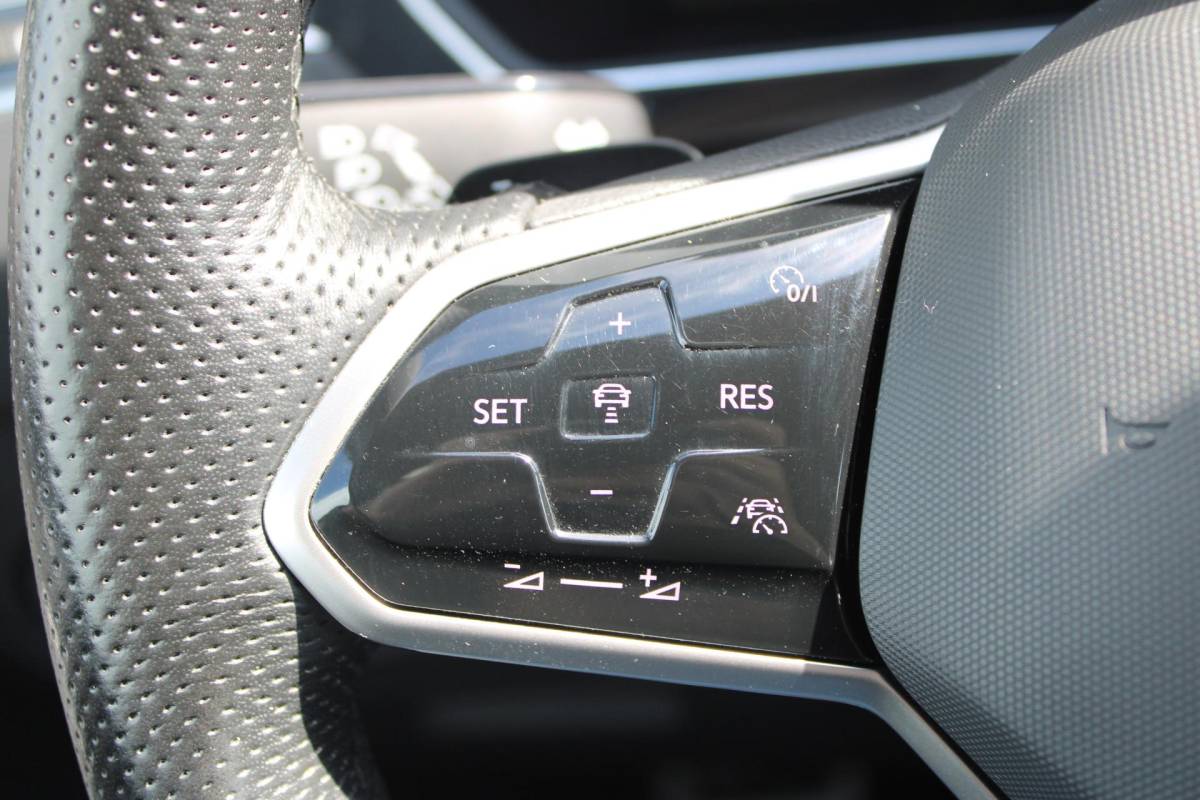 Volkswagen Tiguan Volkswagen Tiguan 1.4 TSI eHybrid R-Line Business+ | Incl. 12 maanden garantie | SOH 92% | Stoel/stuurverwarming | Parkeercamera | Wegklapbare trekhaak | DAB radio | Apple carplay/Android auto | 100% dealer onderhouden |