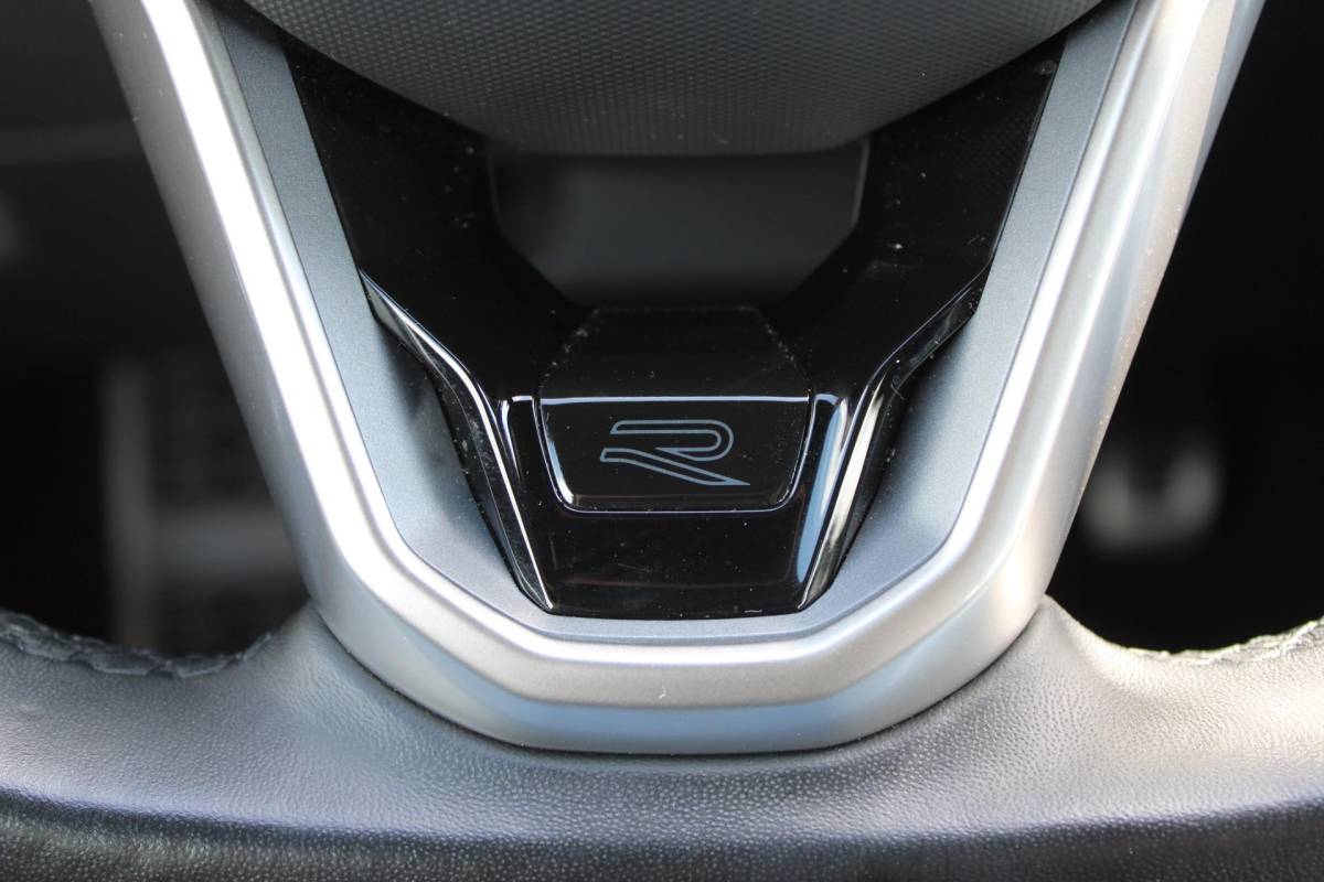 Volkswagen Tiguan Volkswagen Tiguan 1.4 TSI eHybrid R-Line Business+ | Incl. 12 maanden garantie | SOH 92% | Stoel/stuurverwarming | Parkeercamera | Wegklapbare trekhaak | DAB radio | Apple carplay/Android auto | 100% dealer onderhouden |